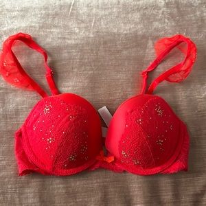 Victoria’s Secret bra 32C
